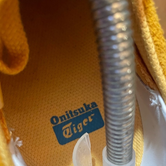 Anitizuku Ascics sneakers 🥶 - Picture 5 of 7